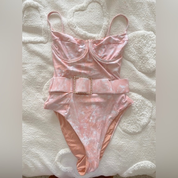 We wore what one piece - Picture 1 of 1